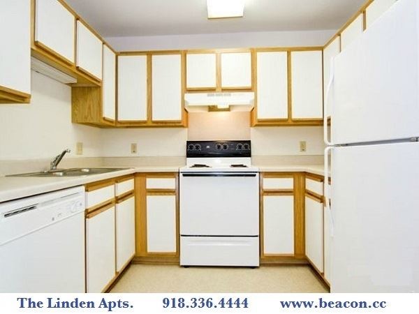 Building Photo - 812 E 8th St