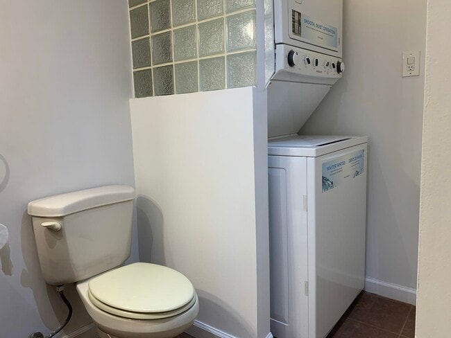 Building Photo - 2-24 Grand St