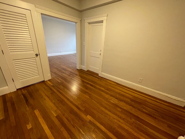 Building Photo - 22 Forest St