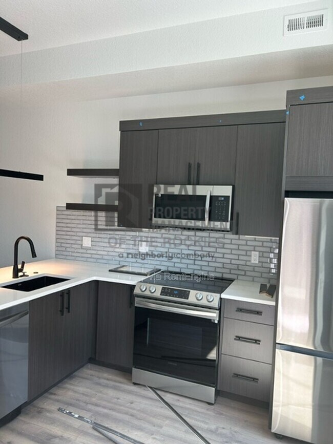 Building Photo - 400 N Garfield Ave