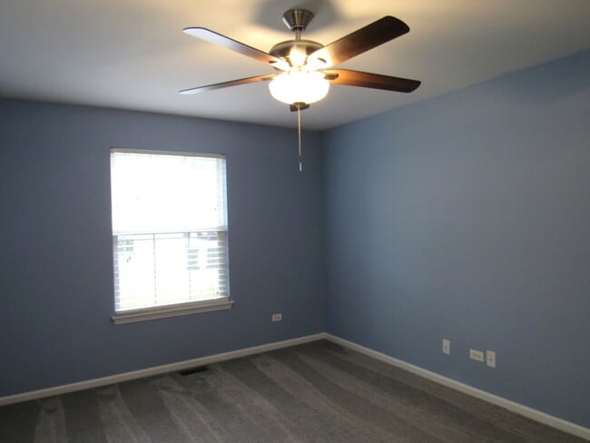 Building Photo - 1202 N Red Oak Cir