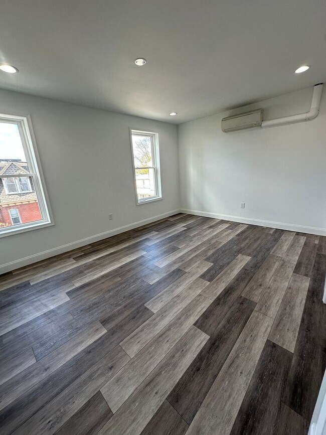 Building Photo - 3847 Terrace St