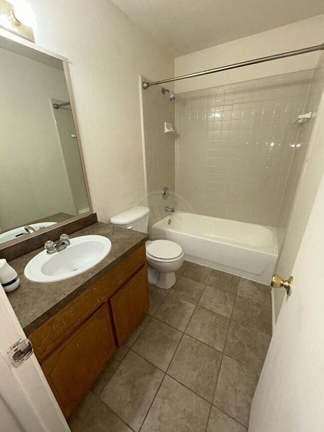 Building Photo - 4005 Doraine Ct