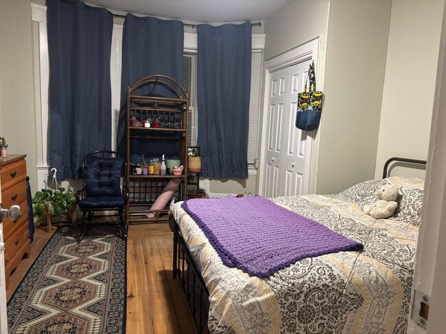 Building Photo - Charming 2BR in East Rock | Hot Water Included | Walk to Yale & SOM