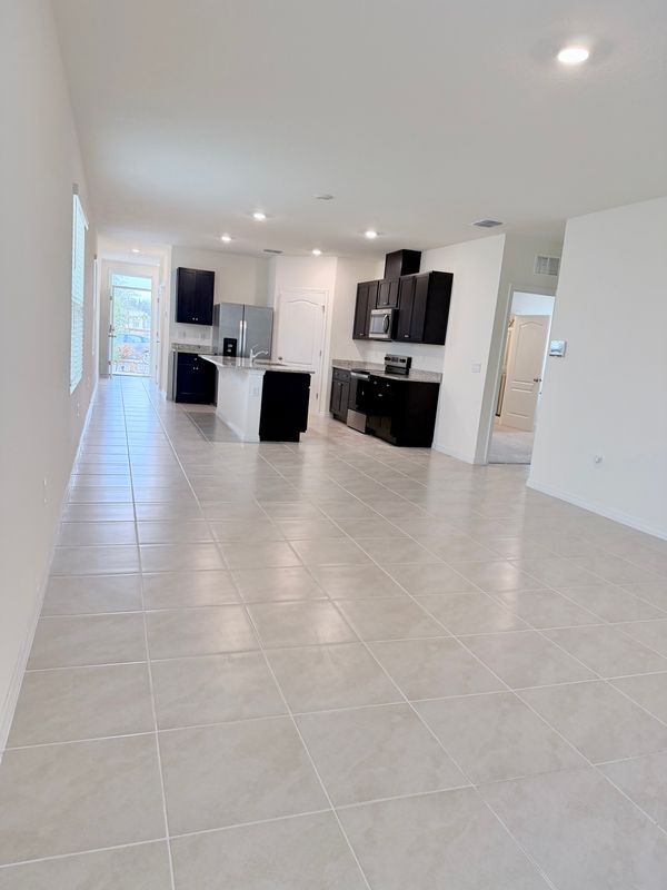 Building Photo - 824 Horsetail Dr