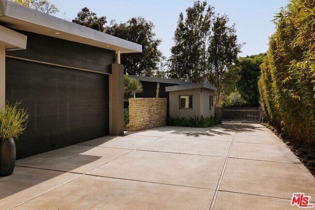 Building Photo - 43 Haldeman Rd