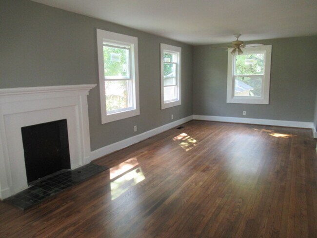 Building Photo - 831 Cedar St