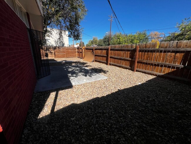 Building Photo - Charming 2 Bedroom, 1 Bathroom Duplex in Aurora