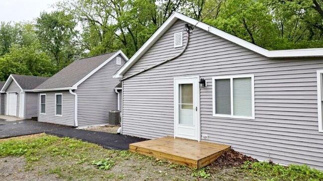 Building Photo - 41270 N Bayside Dr