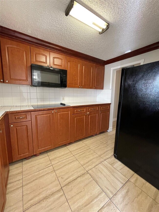 Building Photo - 661 N University Dr