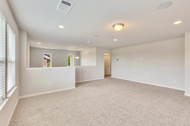 Building Photo - 701 Hays Hill Dr