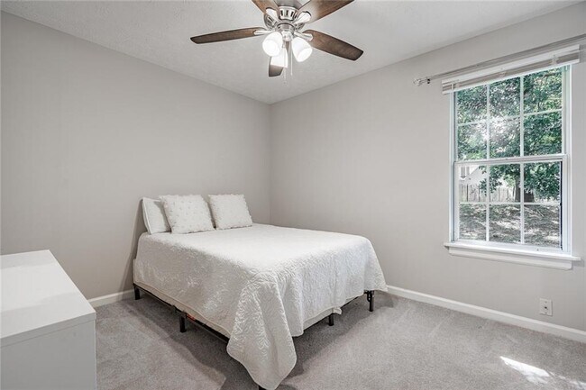 Building Photo - 2493 Barndale Dr