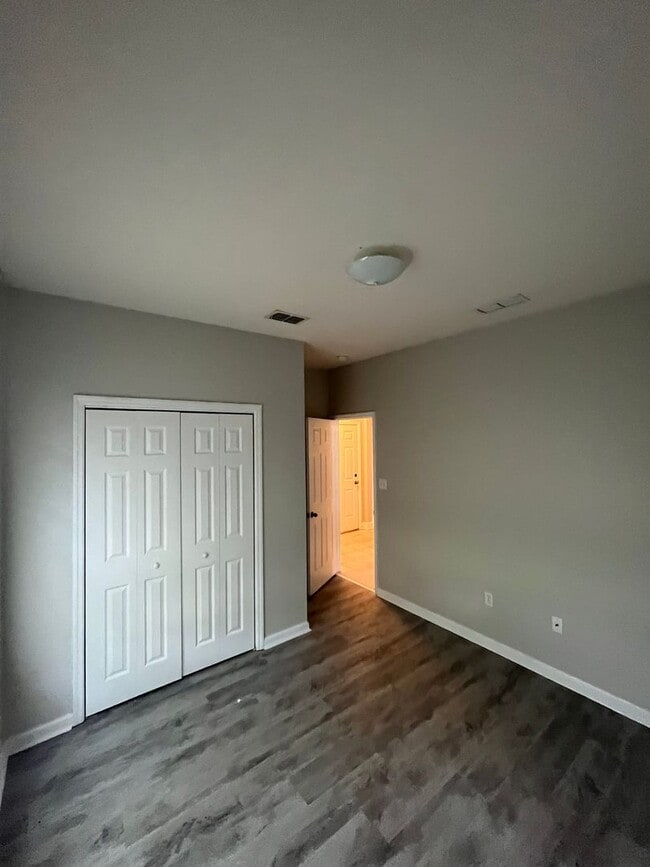 Building Photo - 5600 Hampton Hill Cir