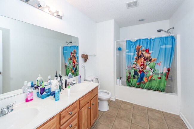 Building Photo - 5 Bedroom 3 Bath Home in Moss Grove Planta...