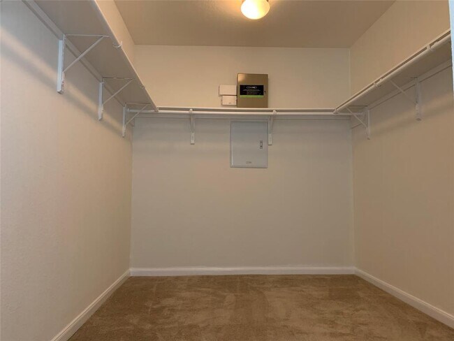 Building Photo - 15815 Copper Oak Ln