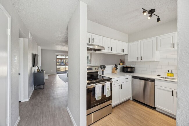 Building Photo - 2537 Thomason Cir