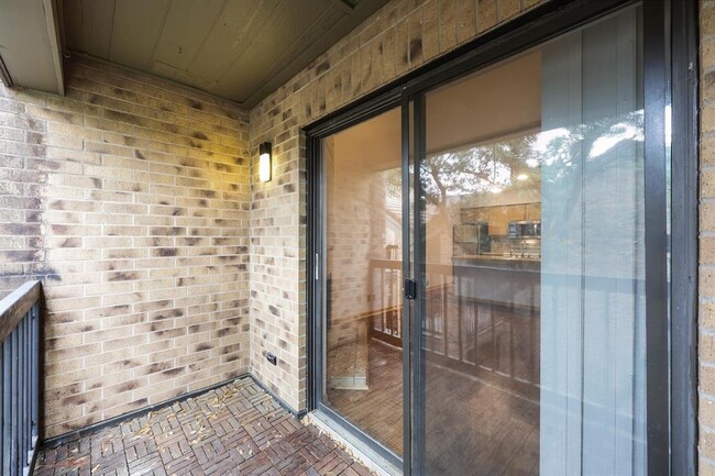 Building Photo - 8888 Tallwood Dr