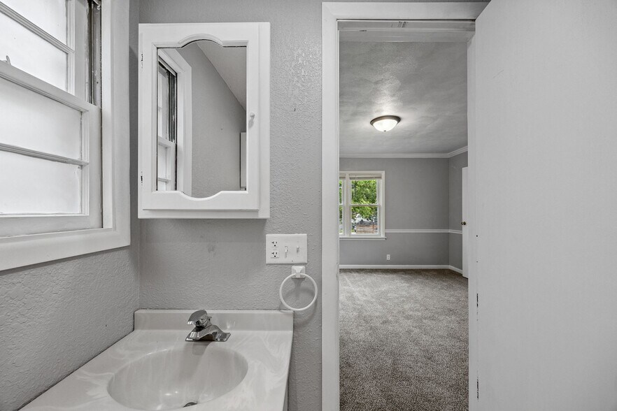 Master Bath - 2539 Vernon Ct SE