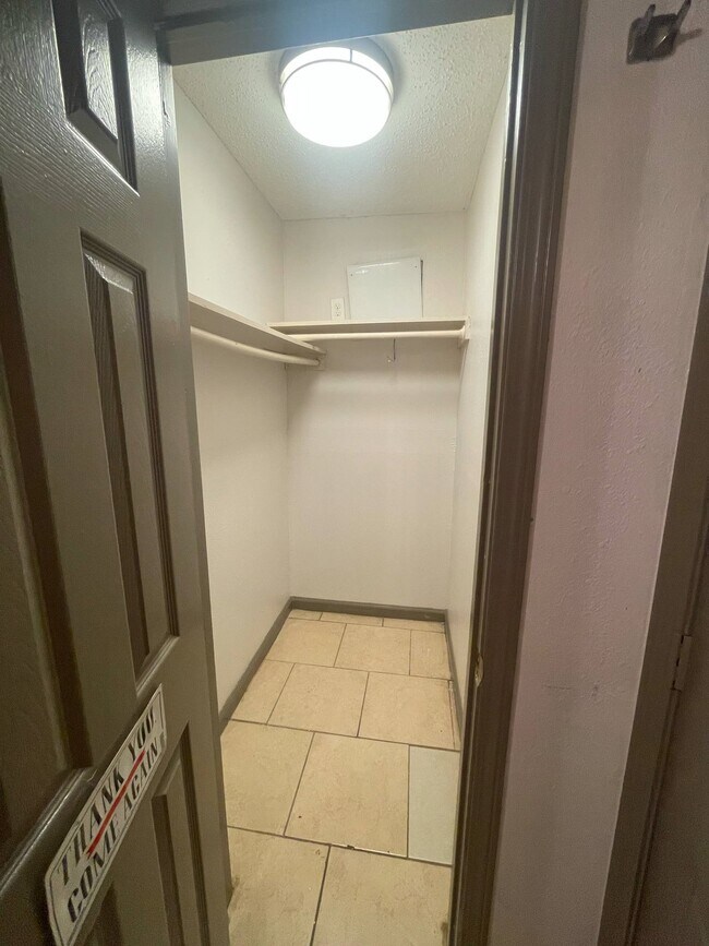 Building Photo - 3028 Avenue M Ave