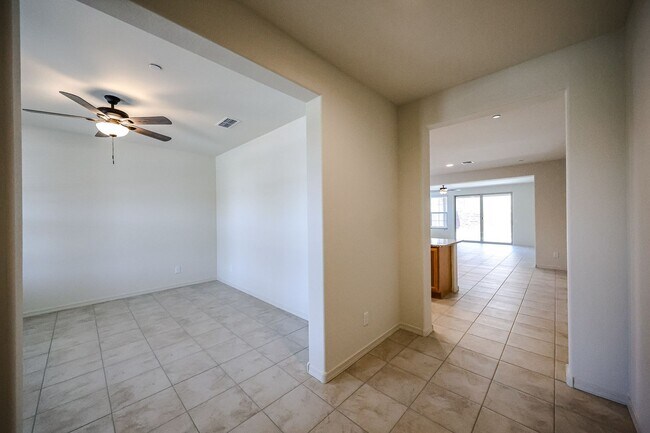 Building Photo - 4 Bedroom + Den in Foothills at Northpointe