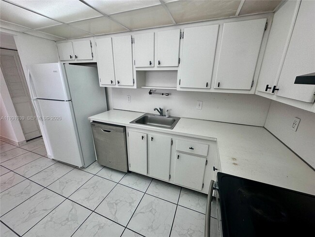 Building Photo - 1200 NE Miami Gardens Dr