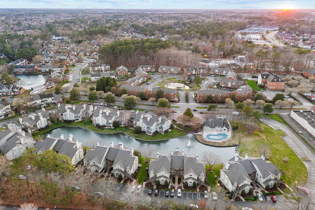 Building Photo - 459 E Lake Cir