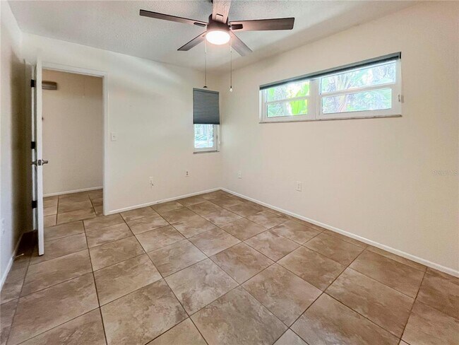 Building Photo - 5060 Village Garden Dr