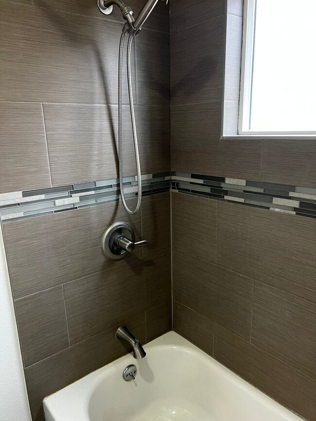 Building Photo - Beautiful 3 Bed 2 Bath House for Rent in W...