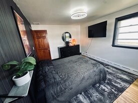 Building Photo - 218 Warren St