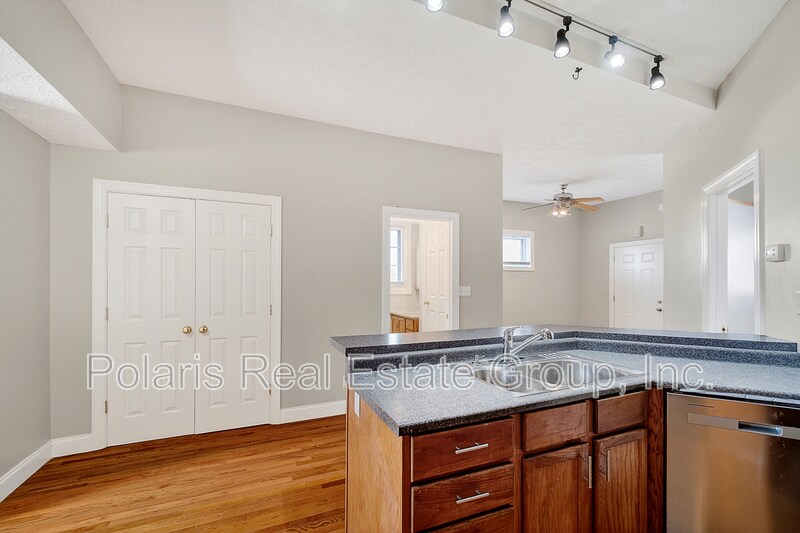 Building Photo - 145 E 14th St