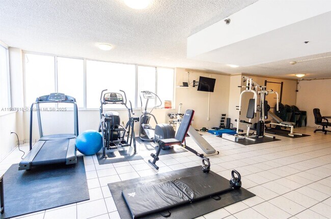 Building Photo - 145 SE 25th Rd