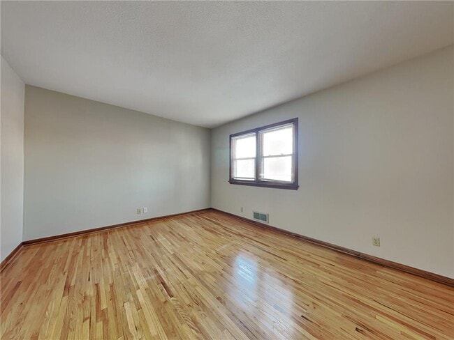 Building Photo - 3405 Ensign Ave N