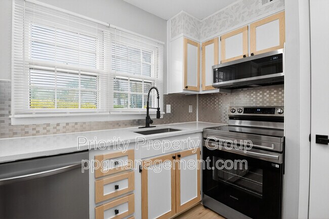 Building Photo - 4601 Coronado Dr