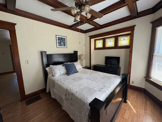 Building Photo - 601 Rumely St