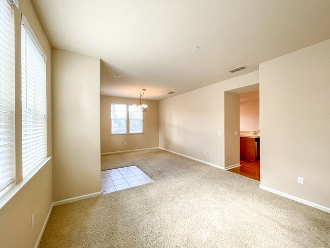 Building Photo - Gorgeous Natomas Condo