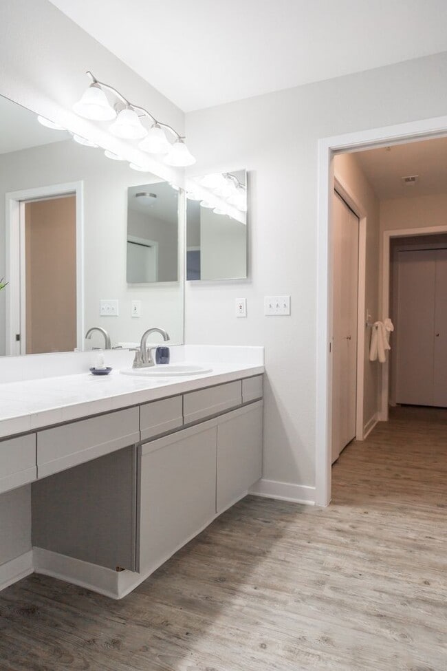 Building Photo - Condo in  Downtown Boulder Furnished One bedroom with Den and large Patio looking out to Flatirons