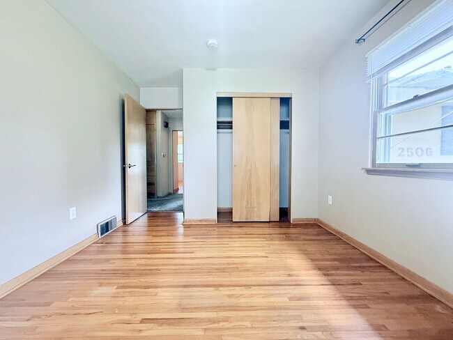 Building Photo - 4-Bed House in Cedar Falls