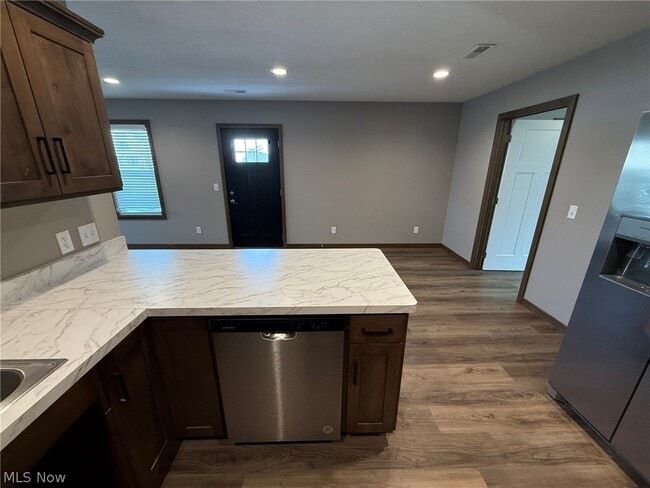 Building Photo - 244 Allen Ln SE