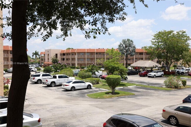 Building Photo - 6870 Royal Palm Blvd