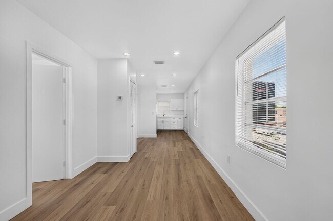 Building Photo - Little Havana 2BR | Assigned Parking | Water Included