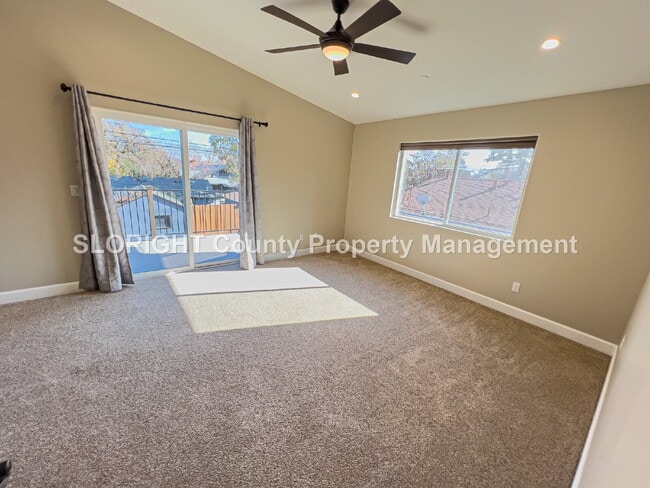 Building Photo - AVAILABLE NOW - Spacious Home Close to Downtown Paso Robles - 3 Bed / 2.5 Bath