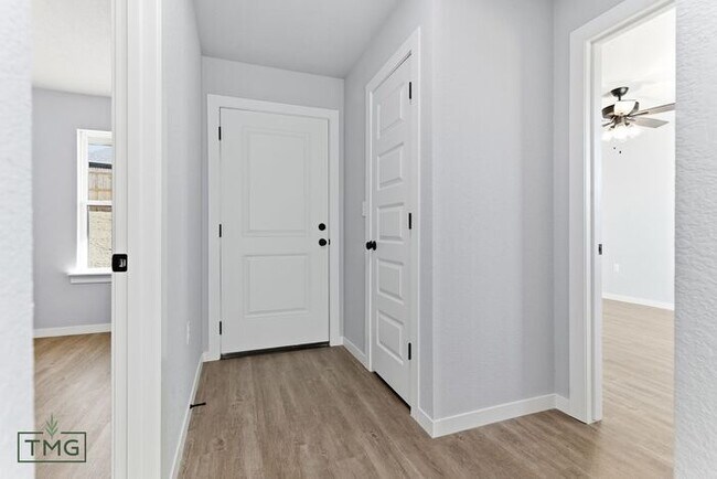 Building Photo - Newly Remodeled 2 Bed Duplex – Prime Broken Arrow Location!