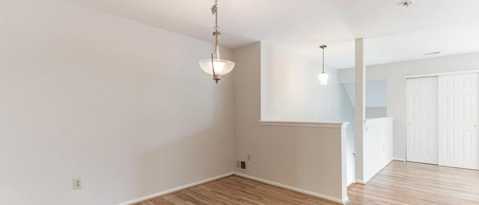 Building Photo - 1346 Chanticleer-