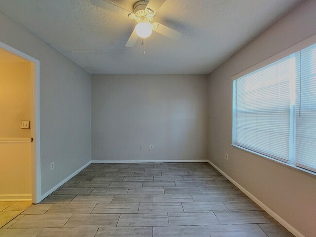 Building Photo - Lake Bentley Shores Condo- Unit C-3 Locate...