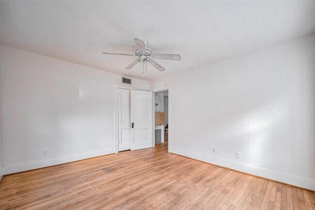 Building Photo - 1614 Ridgewood St