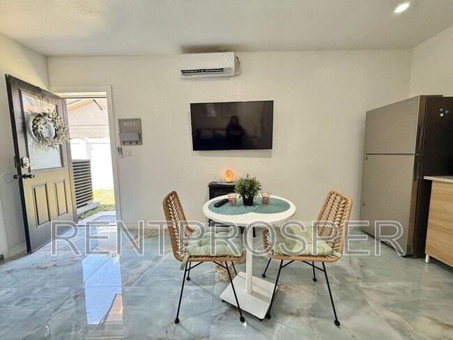 Building Photo - 628 Riverwoods Cir