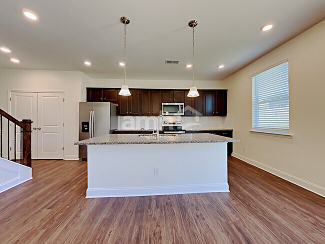 Building Photo - 161 Twin River Dr