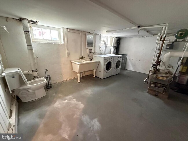 Building Photo - 129 Clearfield Ave