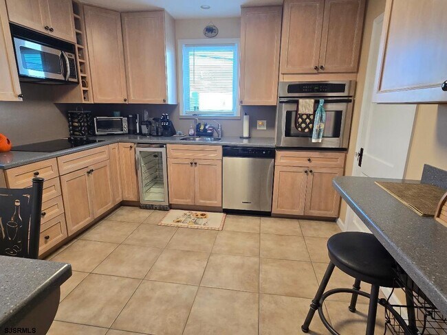 Building Photo - 231 N Wyoming Ave