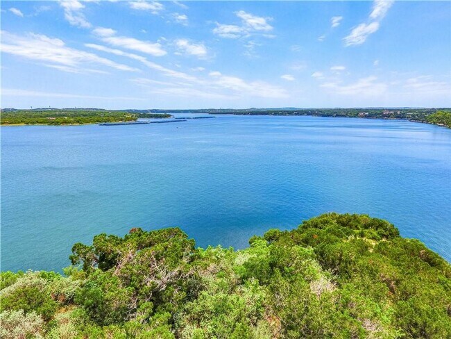 Building Photo - 4 BR + STUDY/ 3 BA in Seguin - 2042 SF One...